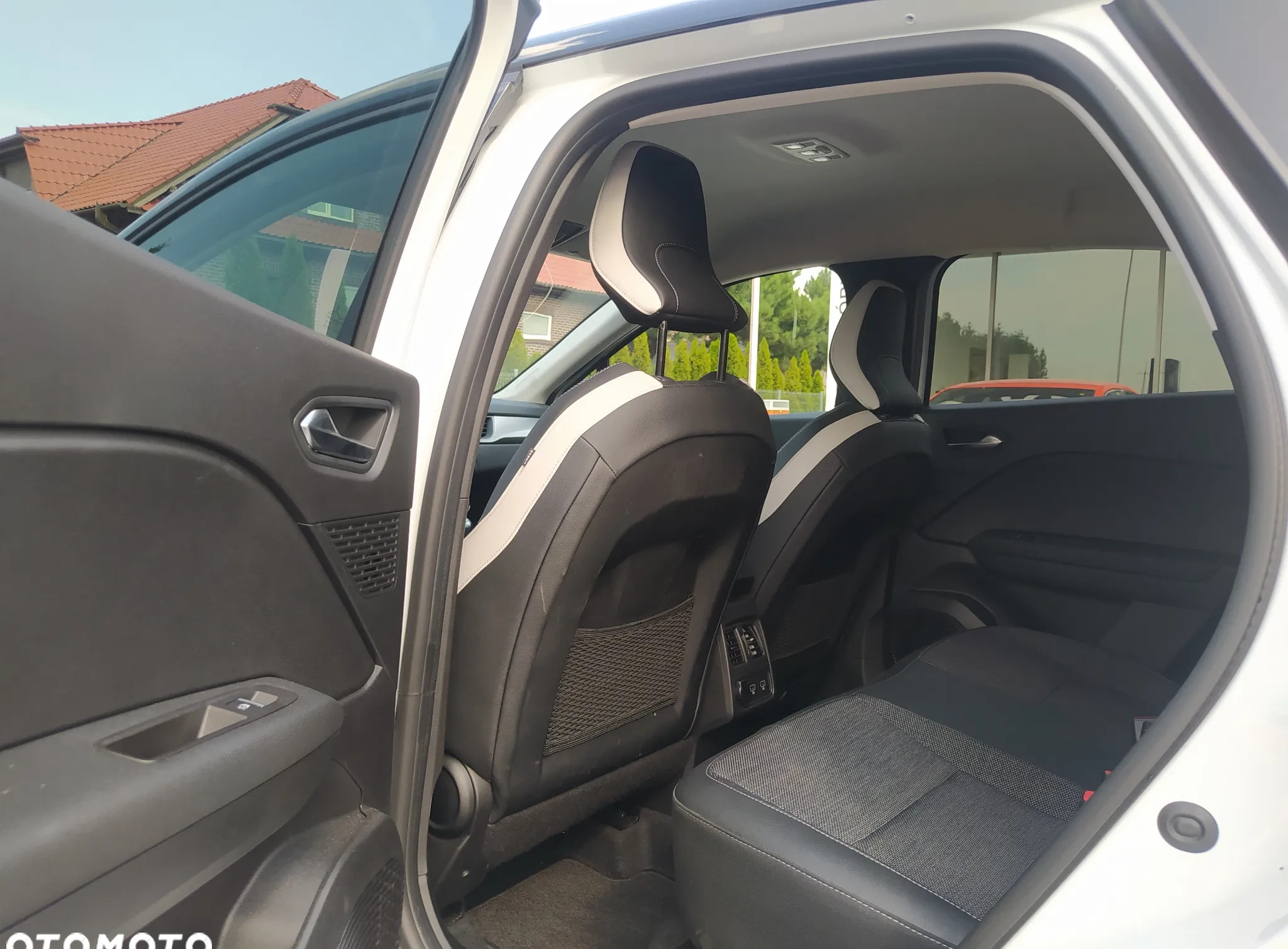 Renault Captur cena 108500 przebieg: 16058, rok produkcji 2022 z Białobrzegi małe 137